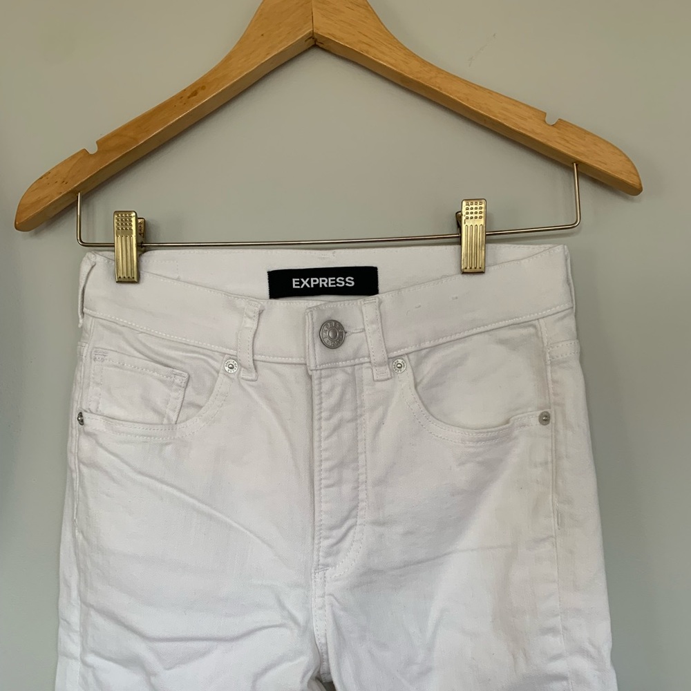 White cropped flare high rise jeans. Good condition
